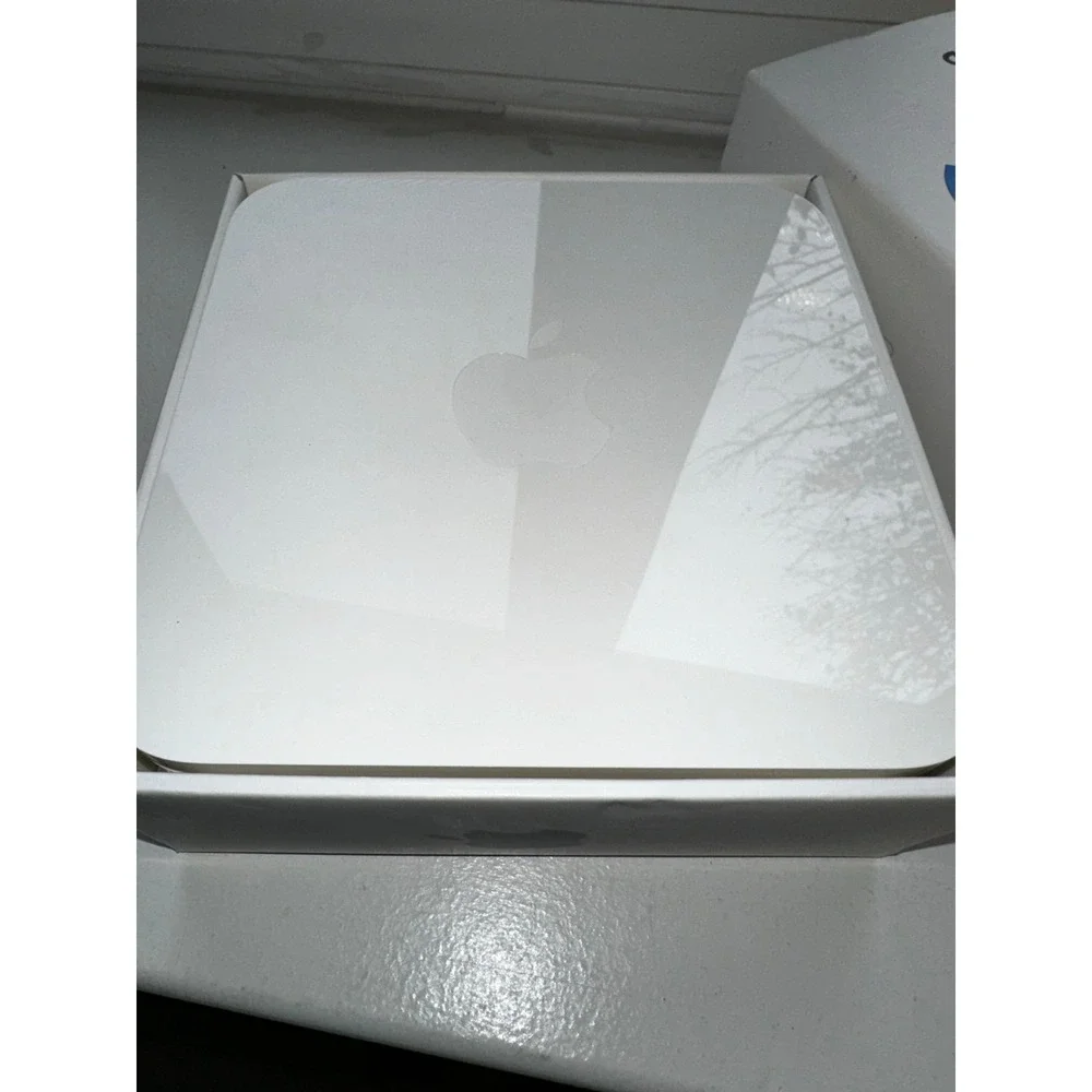 Apple AirPort Extreme in box